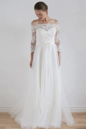 A-Line Lace Scoop 3/4 Sleeve Appliques Tulle Floor-Length White Button Wedding Dresses