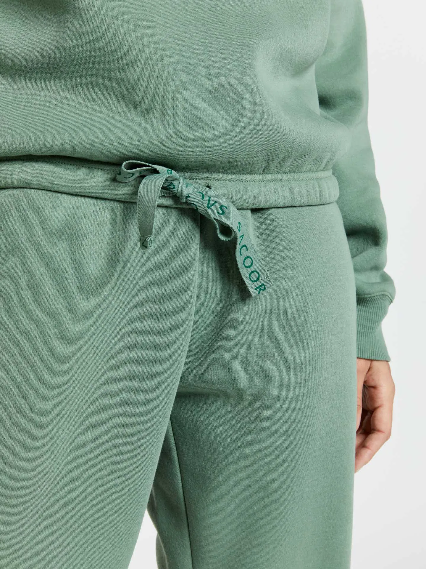 Sweatshirt with bottom tape and chest print